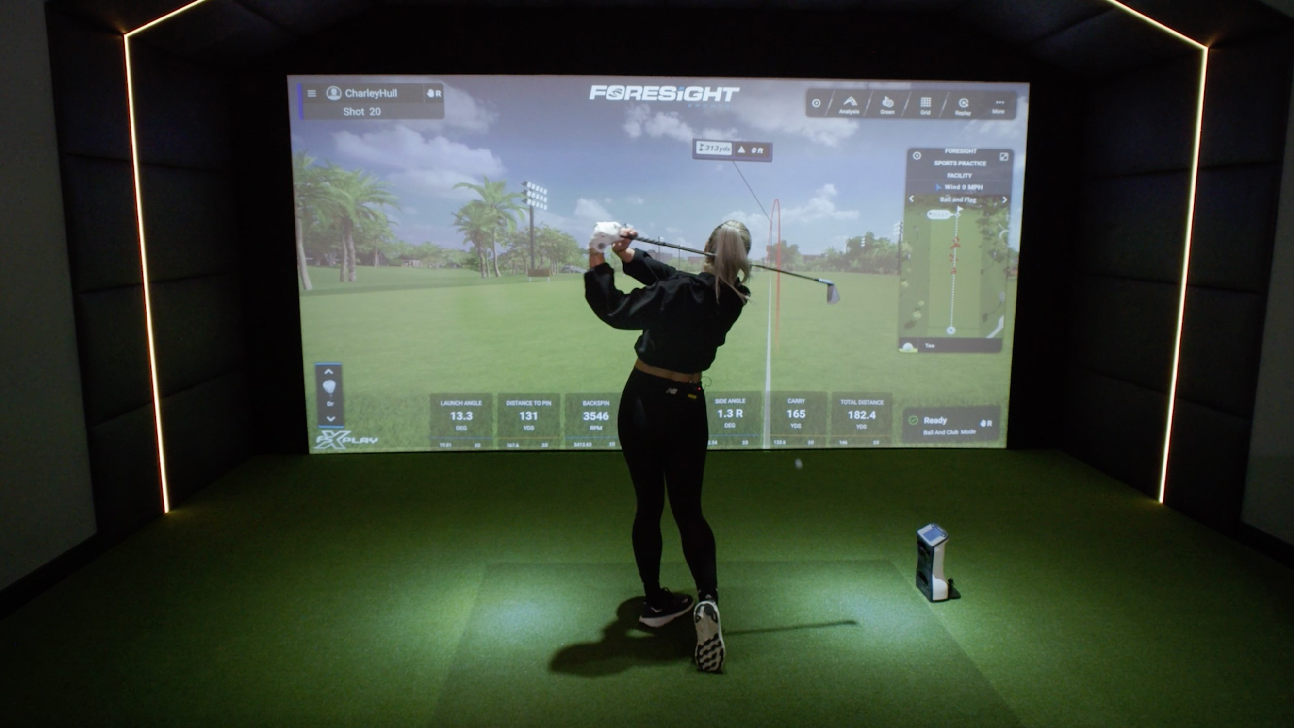 optoma consigue un hoyo en uno para el golfista profesional charley hull