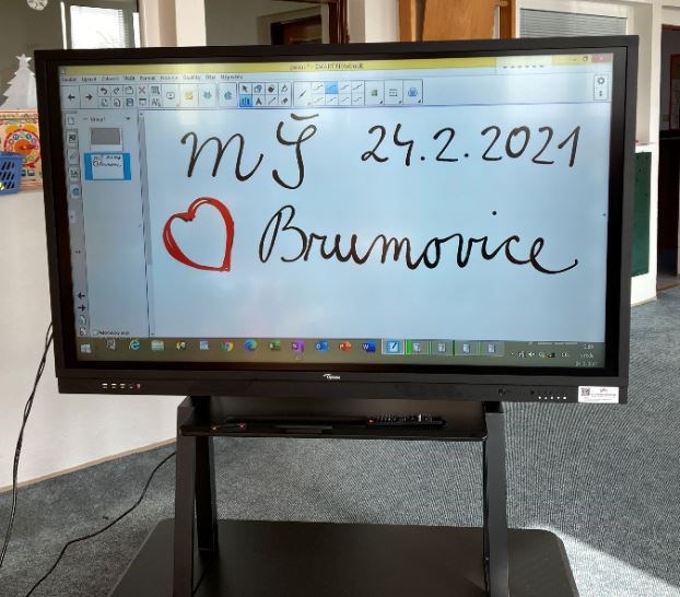 La escuela primaria e infantil de Brumovice seleccionan una pantalla interactiva Optoma