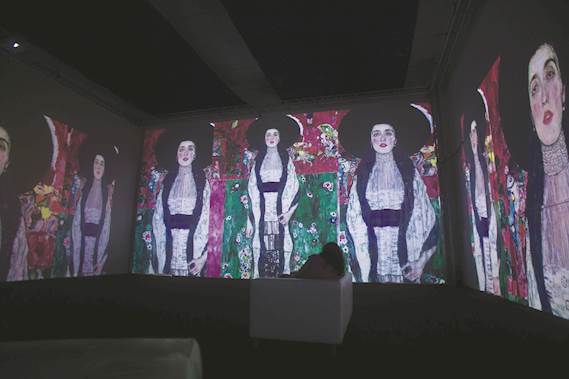 Optoma sorprende a los visitantes de Gustav Klimt en Italia