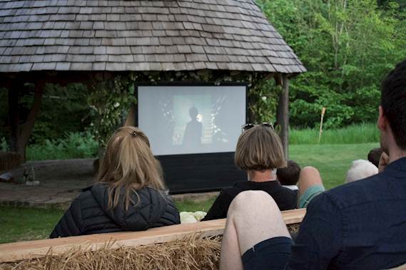 Nick y Hemione celebran un festival de cine en su boda