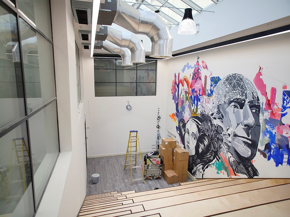 La pantalla LED de Optoma ilumina el atrio en la sede de Jisc