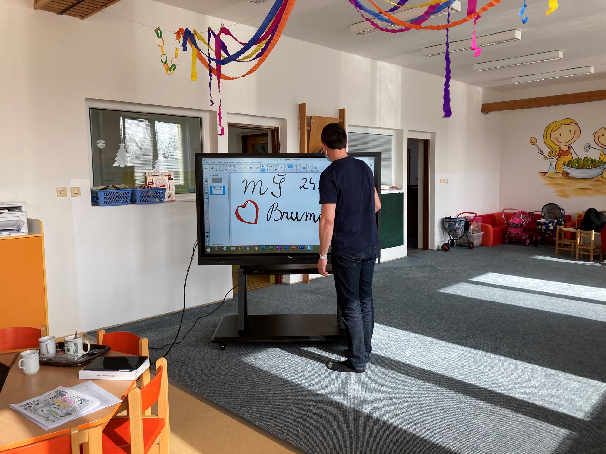 La escuela primaria e infantil de Brumovice seleccionan una pantalla interactiva Optoma