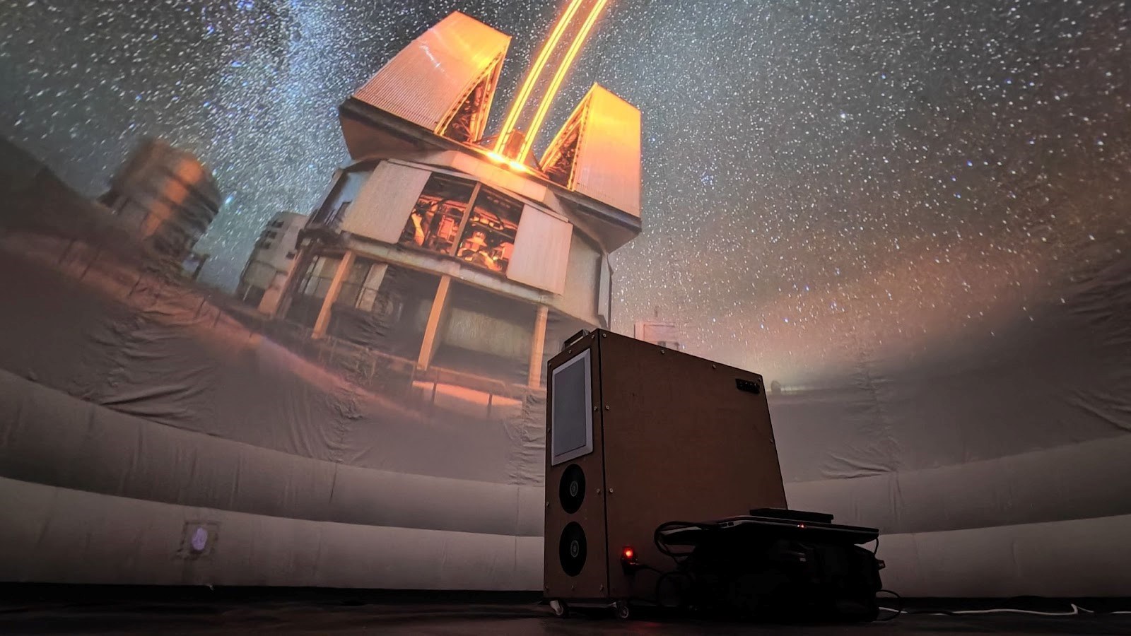 AstroAfición y Optoma diseñan un planetario móvil