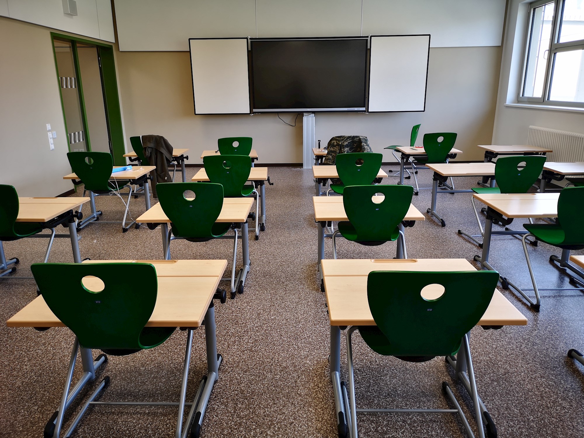 Transformación digital en las aulas con las soluciones de pantallas planas interactivas de Optoma