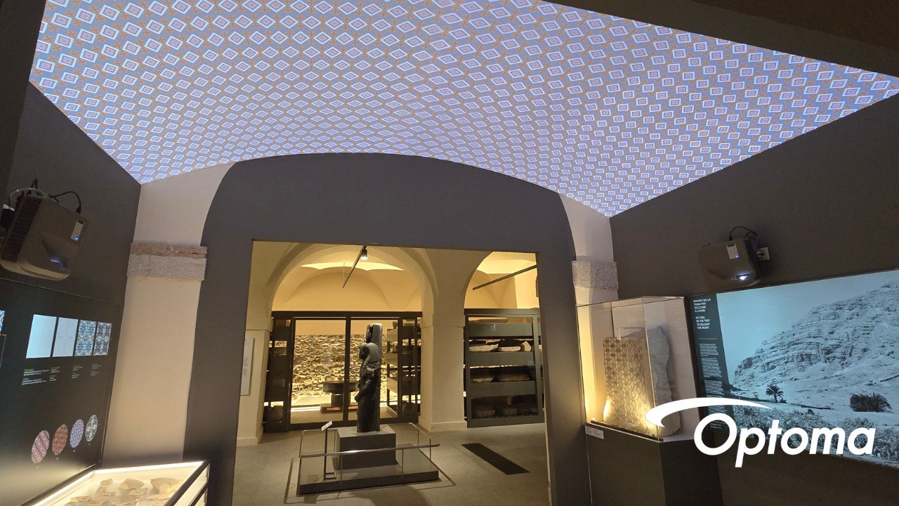 OPTOMA ACOMPAÑA A LOS VISITANTES POR LAS SALAS DEL MUSEO EGIPCIO DE TURÍN