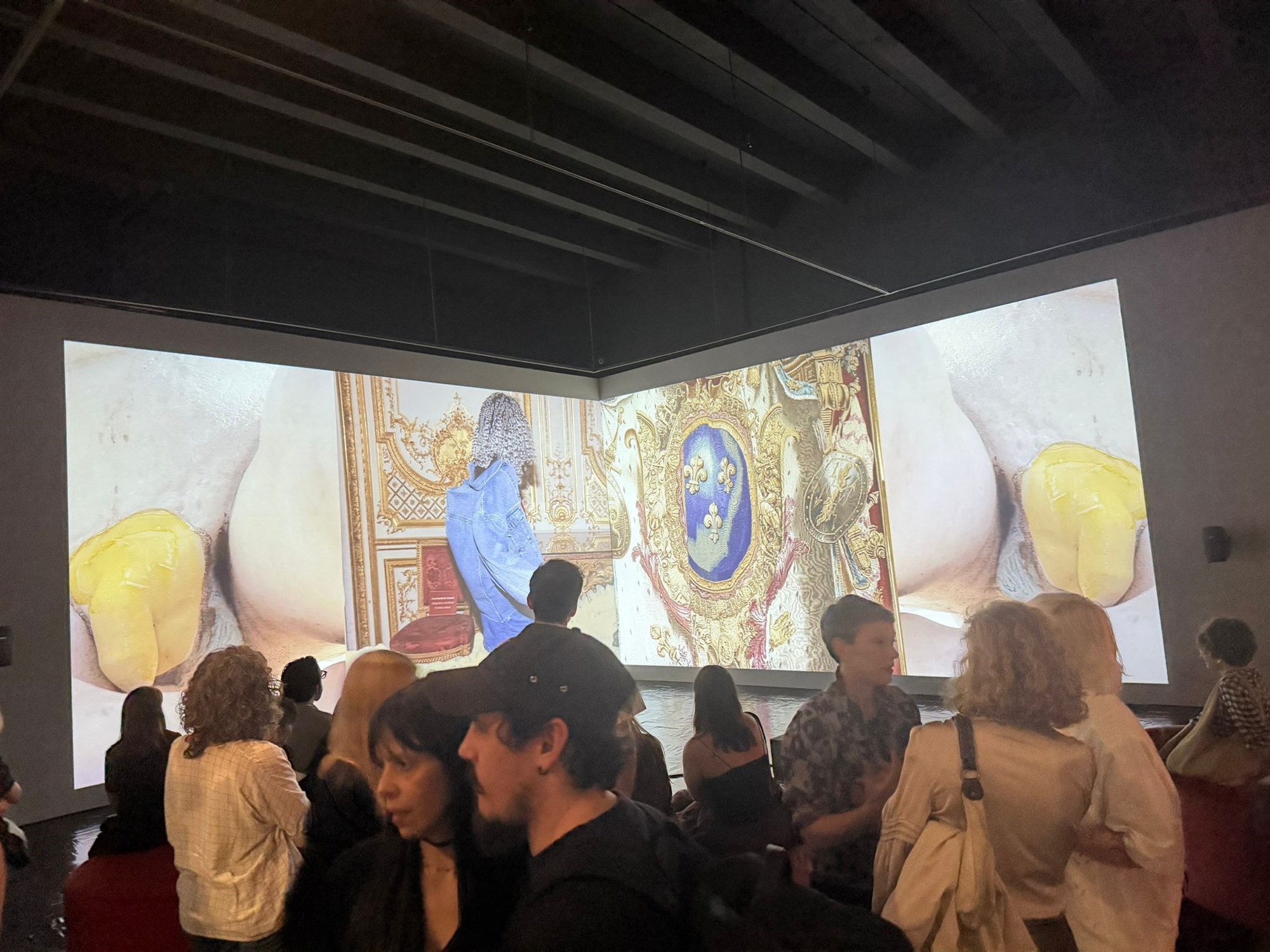Iluminando Madrid: proyección que da vida a una gran exposición