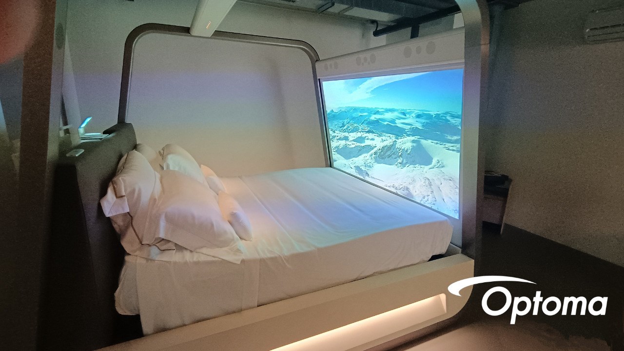 OPTOMA LLEVA LA TECNOLOGÍA INMERSIVA A LA CAMA DE LUJO HIAM DE HI-INTERIORS
